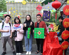 Thưởng Tết giảng viên dựa trên kết quả đầu ra của sinh viên, có người lãnh 4 tháng thu nhập