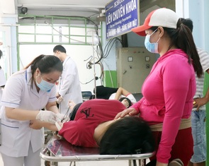 Thưởng Tết cho y bác sĩ: Làm gì để không còn cảnh nơi trăm triệu, nơi xoay xở tìm nguồn?