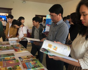 Người tham gia biên soạn không được vào hội đồng chọn sách giáo khoa