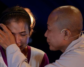 Như chưa hề có cuộc chia ly: Các con đừng khóc nữa, mình đoàn tụ rồi, không còn mất mát nữa đâu