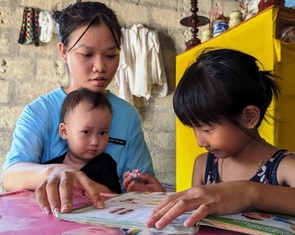 Thêm trợ giúp hai cánh cò mồ côi của Tiếp sức đến trường