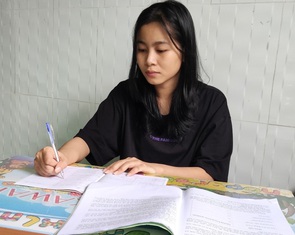 Cô sinh viên ngành y vượt khó nuôi ước mơ thoát nghèo