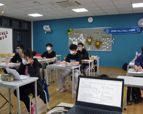 Hà Nội: Chấn chỉnh tình trạng sử dụng điện thoại trong lớp tùy tiện