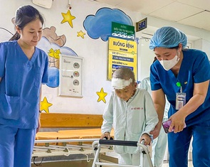 Bé trai 7 tuổi Làng Nủ xuất viện