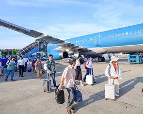 Giá vé máy bay Tết 2025 tăng cao, mua sớm cũng không có vé rẻ