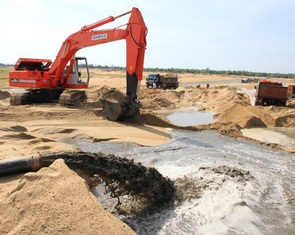 Cao tốc Hậu Giang - Cà Mau đã dùng khoảng 450.000m³ cát biển