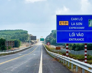 Hơn 6.400 tỉ đầu tư mở rộng cao tốc Cam Lộ - La Sơn lên 4 làn xe