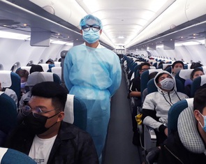 Kịch bản ăn chia tiền tỉ mỗi chuyến bay giải cứu của cựu phó giám đốc sở