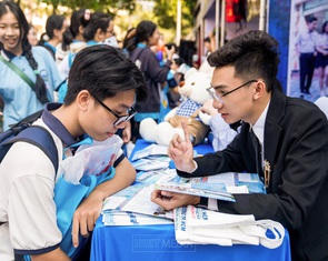 Xôn xao xét tuyển đại học bắt buộc có môn toán, nhà trường nói gì?