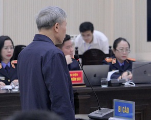 Cựu bí thư Bắc Ninh Nguyễn Nhân Chiến bật khóc nói ‘đau xót nhất’ vì sai phạm trong vụ án