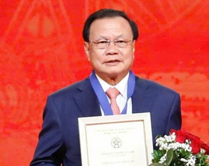 Nguyên Bí thư Hà Nội Phạm Quang Nghị nhận danh hiệu Công dân thủ đô ưu tú