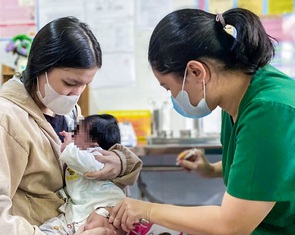 Đã có 98% trẻ 1-10 tuổi tại TP.HCM tiêm vắc xin phòng chống dịch sởi