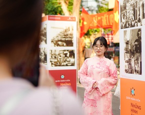 Hà Nội rực rỡ trong nắng thu vàng mừng Ngày Giải phóng thủ đô