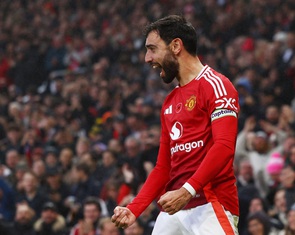 Man United thắng dễ, Tottenham thua sốc tân binh