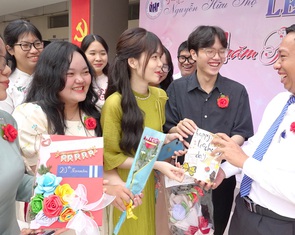 Cần ưu tiên chính sách cho nhà giáo