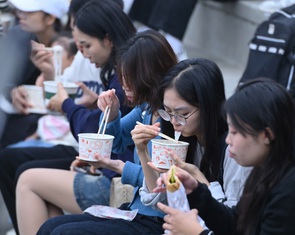 Cuộc thi Phở Việt trong mắt tôi: Phở của mẹ và phở căng tin trường