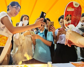 Tân sinh viên tìm việc làm thêm tại TP.HCM, Hà Nội, Đà Nẵng, Cần thơ: Làm sao tránh 'bẫy lừa'?