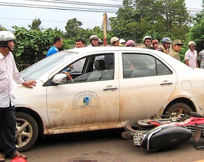 Khi giấy phép lái xe đặt trên bàn thờ