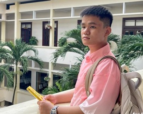 Nghị lực kim cương của tân sinh viên khó khăn trong mùa Tiếp sức đến trường
