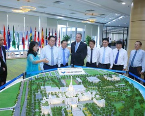 Trưởng Ban Tuyên giáo Trung ương Nguyễn Trọng Nghĩa thăm, chúc mừng Ngày Nhà giáo Việt Nam
