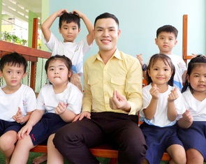 Tận tâm chọn nghiệp trồng người: 'Tôi tự hào là thầy giáo mầm non'