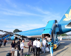 Vé máy bay Tết đến hẹn lại căng