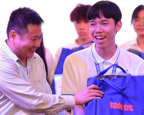 Cô ơi, nhờ có cô con mới biết đến học bổng Tiếp sức đến trường