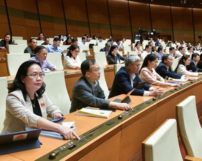 Quốc hội chốt ngưỡng doanh thu không chịu thuế VAT là 200 triệu đồng/năm