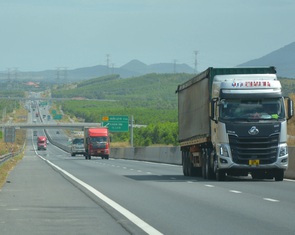Nguy hiểm còn rình rập trên cao tốc Phan Thiết - Dầu Giây