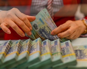 Ngân hàng lại cấp tập tăng lãi suất huy động