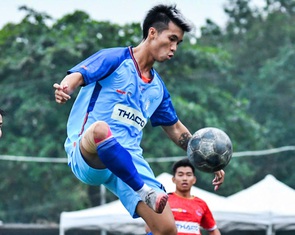 Thủ môn bất đắc dĩ đưa Công đoàn Quảng Ninh lên ngôi vô địch
