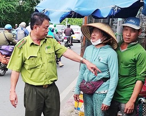 Lập biên bản người làm thịt, bán chim trời tại vỉa hè ở TP.HCM