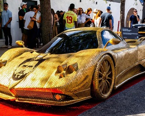 Pagani Zonda triệu USD phiên bản 'bình dân' chế tác từ 100.000 đồng xu, điểm nhấn là khuôn mặt Messi