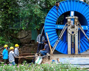 Di dời, đấu nối đường điện làm nhà ga đầu tiên của tuyến metro số 2
