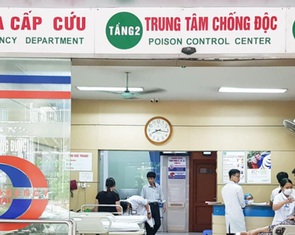 Báo cáo nhanh vụ 2 người tử vong, 15 người vào viện sau khi ăn tiệc ở Hà Nội