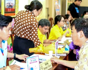 Xuất khẩu lao động về, kẻ mếu người cười