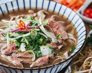 Phở bò Việt Nam xếp gần cuối top 100 món ăn ngon nhất thế giới, top 10 có Thái Lan và Indonesia