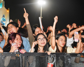 Khách sạn, nhà hàng Nha Trang 'full bàn' khách đặt để xem pháo hoa