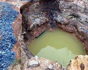 'Hố tử thần' như giếng nước trên đường gom cao tốc Phan Thiết - Dầu Giây