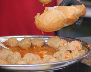 Lễ hội ẩm thực Chợ Lớn: Khách than có tiền cũng khó mua, há cảo, sủi cảo, bánh hẹ hết quá sớm