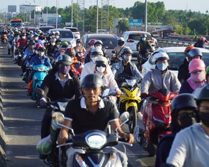 Người dân miền Tây ùn ùn quay lại TP.HCM sau kỳ nghỉ Tết