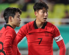 Lee Kang In xin lỗi vì đấm Son Heung Min