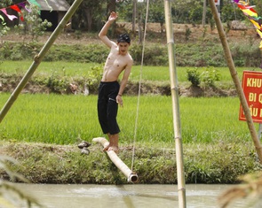 Du khách chơi sập cầu Kiều ở Ngày hội văn hóa các dân tộc Tây Nguyên