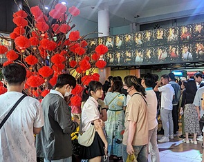 30 vở kịch mới dịp Tết, bán vé 'lo quá trời', cạnh tranh 'khốc liệt'