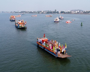 Người dân Biên Hòa nô nức với lễ Nghinh thần