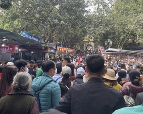 Lễ hội vẫn hút khách nhưng đã văn minh hơn