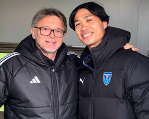 HLV Philippe Troussier đến Nhật Bản xem Công Phượng thi đấu và gặp riêng