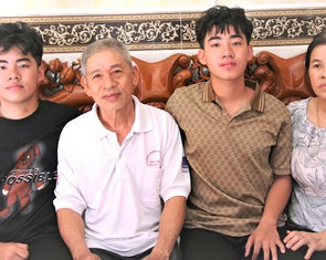 Cùng sinh, cùng lớn nay cùng nhập ngũ