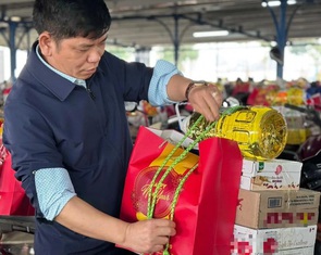 Cứ lên mạng là thích chê bai, bây giờ tôi tập... khen