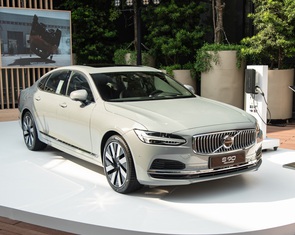 Volvo S90 Ultimate Recharge giá 2,89 tỉ: Đi 98km không cần xăng